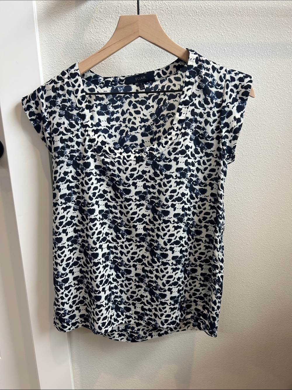 ECLAR Navy and White Cap-Sleeve Scoop Neck Blouse
